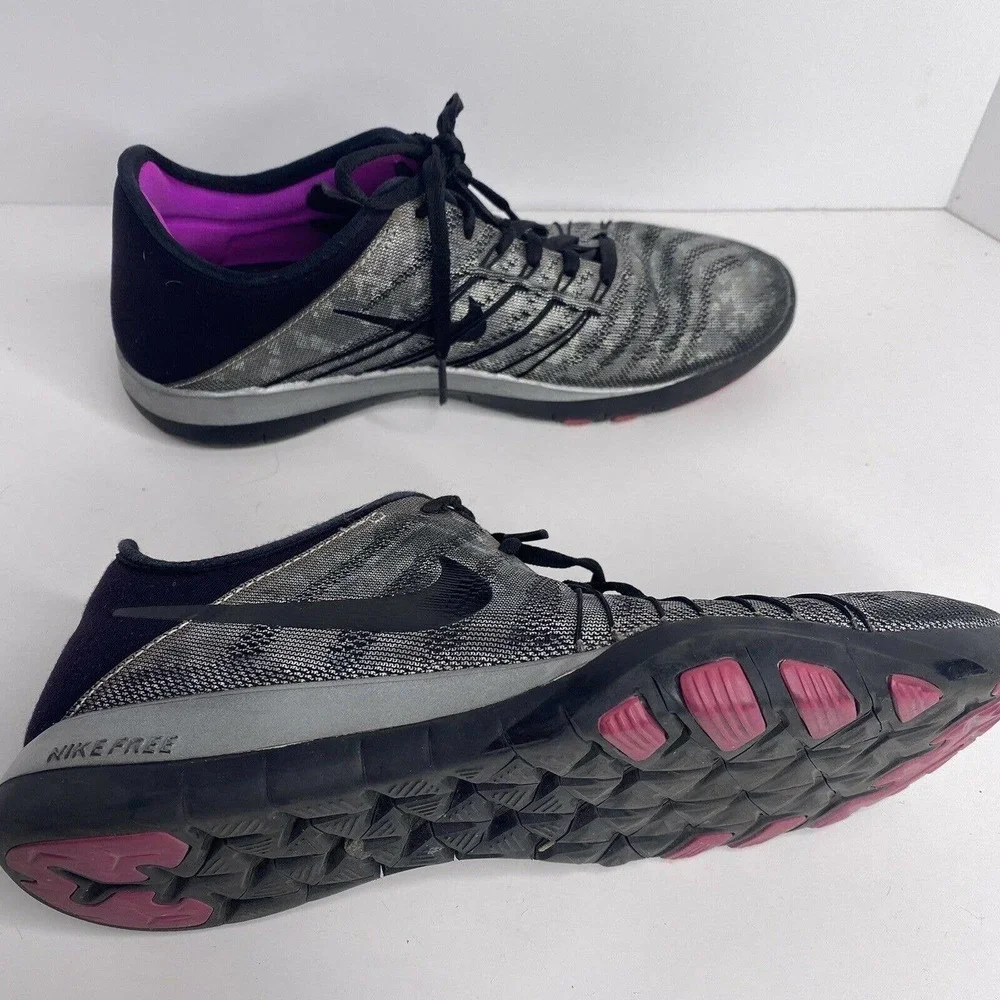 Nike Womens Free Running Shoes Sneakers Size 6.5 Silver Black Metallic